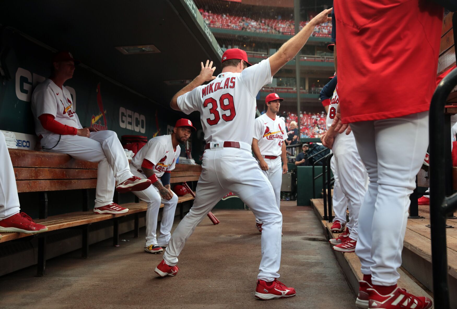 Cardinals open series with Giants